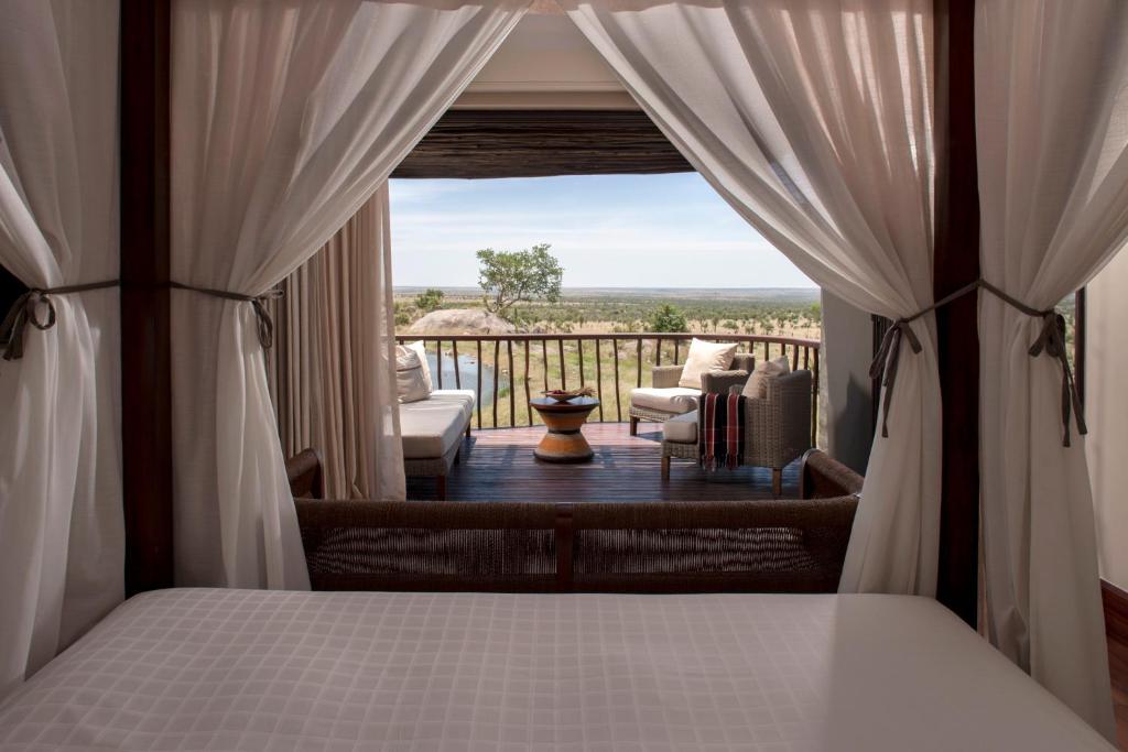 Four-Seasons-Safari-Lodge-Serengeti-10